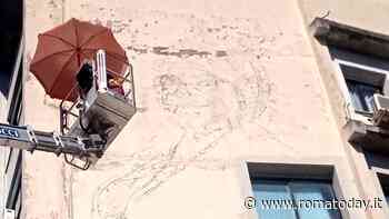 Un maxi murale per Michela Murgia a Roma. Fratelli d'Italia non ci sta: "Una forzatura"