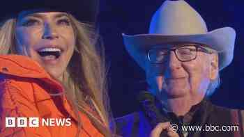 Shania Twain surprises superfan, 81, at show