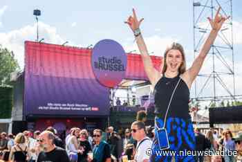 Antwerpse Nona (24) schuimt festivals af voor StuBru: “Soms krijg ik complimenten van mensen die me op school uitlachten”