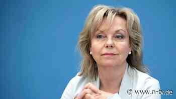 Affäre um Fördergeld: Geschasste Bildungs-Staatssekretärin zieht vor Gericht