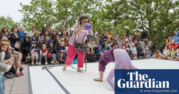 Acrobats on a bridge, dance in the cathedral: Lausanne’s free festival of priceless performance