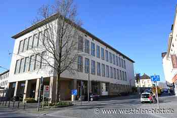 Überfall in Sparkassenfoyer: Raub ohne Opfer führt in den Knast