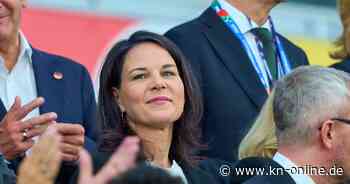 Baerbock schaut Deutschland-Spiel auf Berliner Fanmeile: „Keine Sorge, bin diesmal gelaufen“