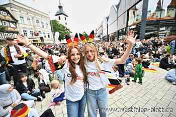 1200 Fans fiebern beim EM-Spiel auf Marktplatz in Höxter mit