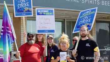 'They want to get rid of us': Striking LCBO workers in Hamilton area make their feelings known