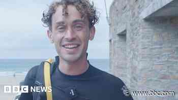 Brewers kitesurf Channel with barrels of bread