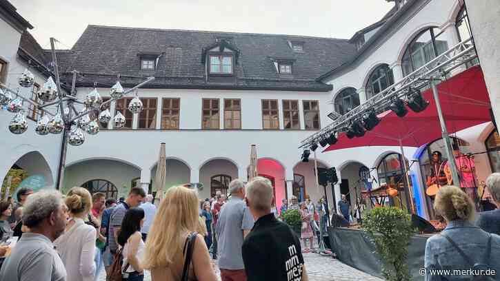 Memminger Meile startet mit Sommerparty im Antonierhof