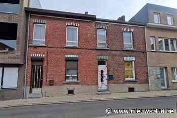 Vrouw gewond nadat vloer gedeeltelijk instort, twee huizen onbewoonbaar: “Schandalig in welke omstandigheden de mensen daar woonden”