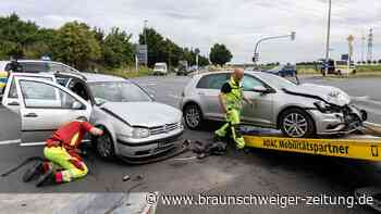 Lebenstedt: Autos krachen ineinander - zwei Verletzte