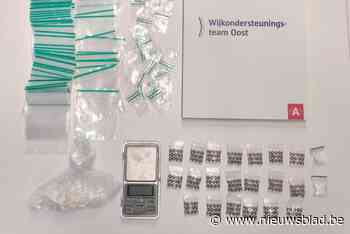 Minderjarige drugsdealer bij de kraag gevat na huiszoeking: “Zijn broer wordt opgespoord”