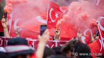 "Keine politischen Botschaften": Berliner Polizei stoppt türkischen Fanmarsch