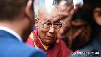 "Entspannt Euch bitte"": 89 Jahre alter Dalai Lama beruhigt seine Anhänger