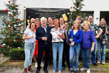 Jan Bon en Kris vieren gouden huwelijksverjaardag met familie en buren