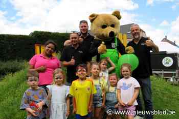 Krommenhof lanceert eigen mascotte op buurtfeest