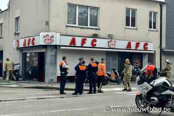 Frituurpan veroorzaakt brand in fastfoodzaak: een persoon afgevoerd