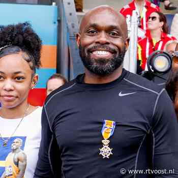 Churandy Martina krijgt Koninklijke onderscheiding bij zijn afscheid van FBK Games