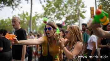 Massive Proteste in Tourismus-Hotspot in Spanien: Einheimische gehen mit Wasserpistolen auf Urlauber los