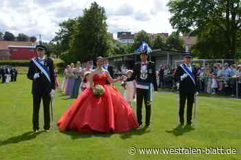 Warburg: Königspaar zieht bei Schützenfest in Bonenburg Blicke auf sich