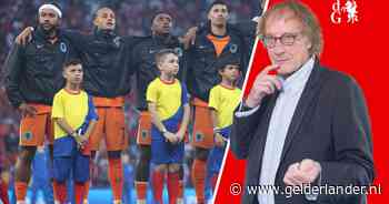 Aan de spelers van het Nederlands elftal is goed te zien dat ze geen zin hebben mee te doen met het volkslied