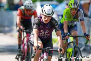 Febe Poppe sprint naar knappe vierde plaats in 2 Districtenpijl: “Die zestig UCI-punten zijn aardig meegenomen”