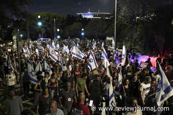 Israeli protesters clog highways, call for truce