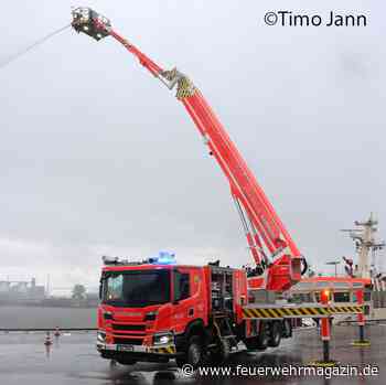 Eins der größten Feuerwehrfahrzeuge Deutschlands in Dienst gestellt