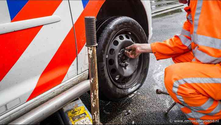 Luttelgeest - Tiener uit Luttelgeest laat band van politieauto leeglopen en zit nu in de cel