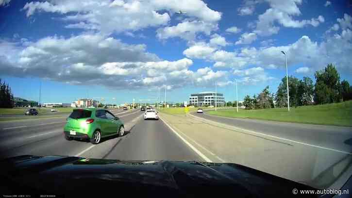 Video: sommige mensen kijken echt nergens naar