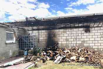 Behoorlijk wat schade aan de achterbouw van twee huizen in Lafelt na brand