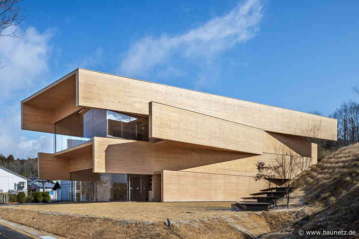 Bretterstapel in Kibichuo - Coworking und Café in Kibichuo von Kengo Kuma and Associates