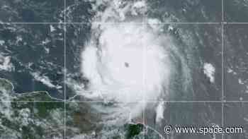 Hurricane Beryl makes landfall as Category 1 hurricane along eastern Texas (video)