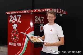 Michiel plaatst in Kinrooi eerste automaat voor zijn houtgestookte pizza’s: “Als het een succes wordt, plan ik extra locaties”