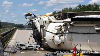 Tanklaster rast auf Autobahn in Pannenfahrzeug, Frau von Lkw überrollt – zwei Tote (†56/†77)