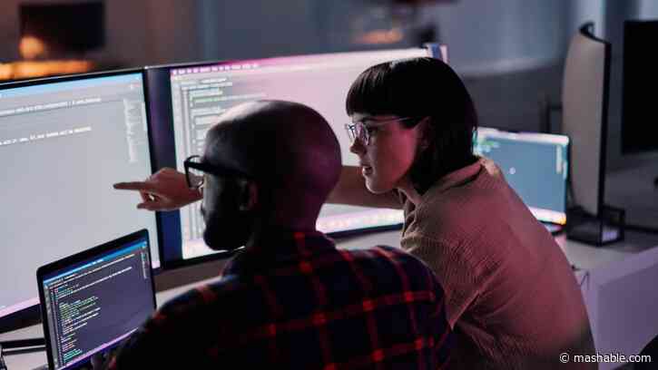 This expert-led cybersecurity and IT career certification training is only £23.40