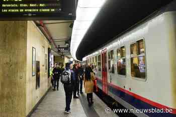 Tiener neergestoken op trein: slachtoffer in kritieke toestand, vier minderjarige verdachten opgepakt
