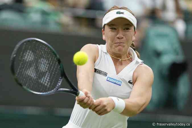 Jannik Sinner loses to Daniil Medvedev at Wimbledon after getting treatment from a trainer