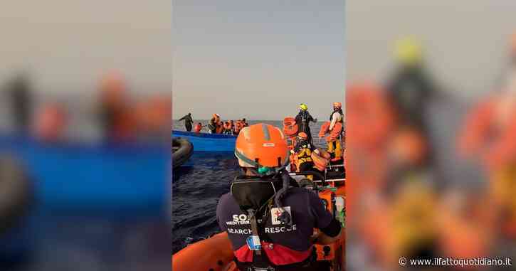 Uomini con il volto coperto assaltano la barca dei migranti durante il salvataggio della Ocean Viking: panico a bordo, alcuni si gettano in mare