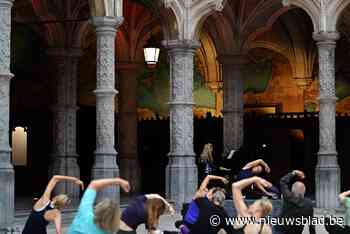 Yoga met live pianoconcert in Handelsbeurs