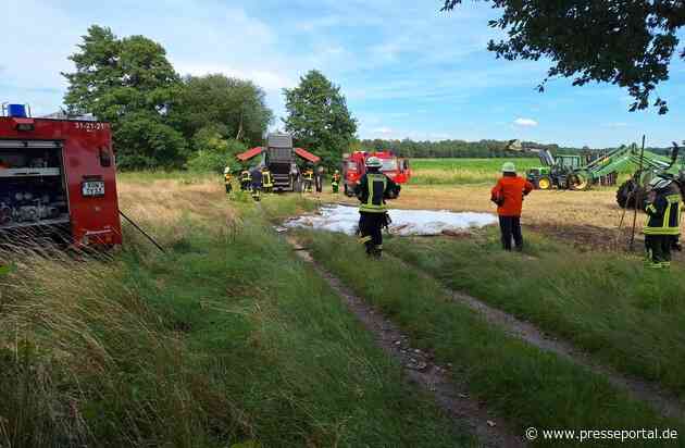 FW-ROW: ++Person aus Aufzug befreit ++ Brennt Rundballen in Strohpresse++