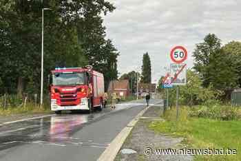 Brandweer ruimt oliespoor van vijftig meter op