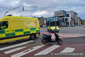 Bromfietser gewond na aanrijding op druk kruispunt