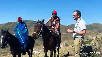 Sask. doctor makes unusual house call while volunteering in southern Africa