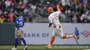 Giants rally in ninth to beat Blue Jays 4-3 in wild finish