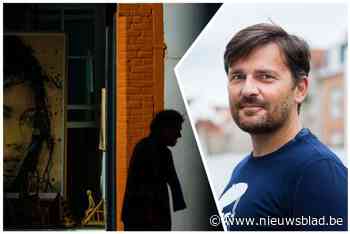 Olivier (46) legt vier jaar lang Brugse ‘karakterkoppen’ vast voor eerste eigen expo: “Liefde voor straatfotografie groeide in Londen”