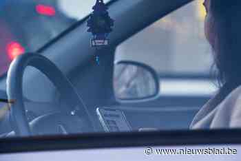 “Ik wist niet dat het strafbaar was”: bestuurders die betrapt werden op gsm-gebruik achter het stuur voor de rechter