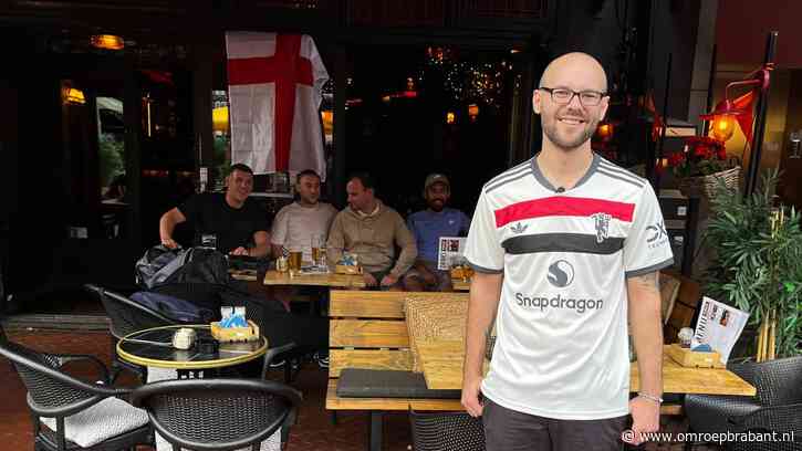 Engelsman Jason kijkt de wedstrijd hier en gaat mee van links naar rechts