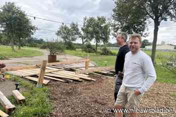 Van weggeblazen tapwagen tot melkkoe in zwembad: “Het lijkt alsof hier in rechte streep windhoos is gepasseerd”