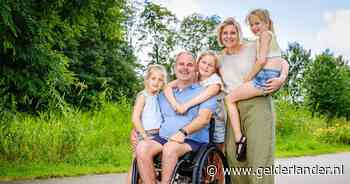 Niek ging met motor over de kop, en vond liefde bij ergotherapeut: ‘Waarom valt Kim op mij?’