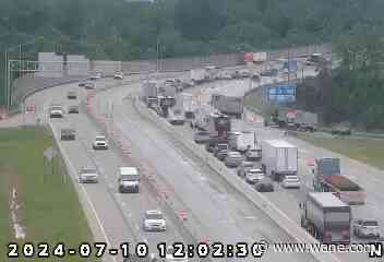 Crash brings traffic to a halt on I-69 in northwest Fort Wayne