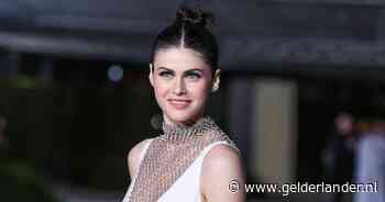 Actrice Alexandra Daddario verwacht eerste kindje: ‘Het was lastig om te verwerken’